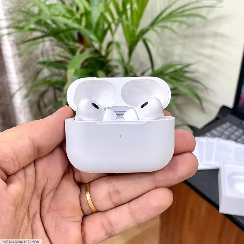 White Long Lasting Battery With Fast Charge EarBuds